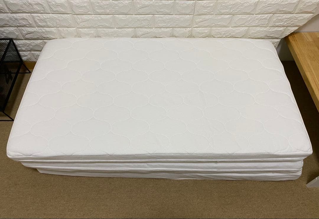 アイリスオーヤマ　エアリーマットレス　ハイグレード　セミダブル　三つ折り　白