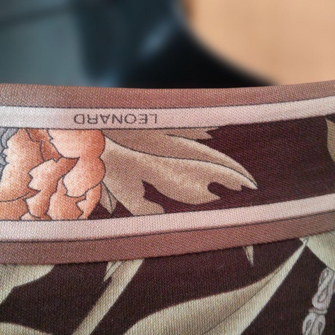 ロゴが入ったレオナールカットソー