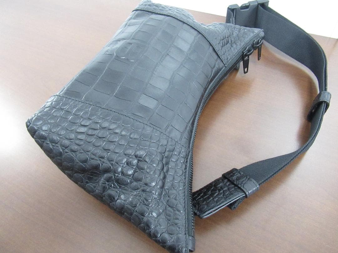 未使用 BALENCIAGA バレンシアガ ショルダーバッグ クロコ型押しレザー