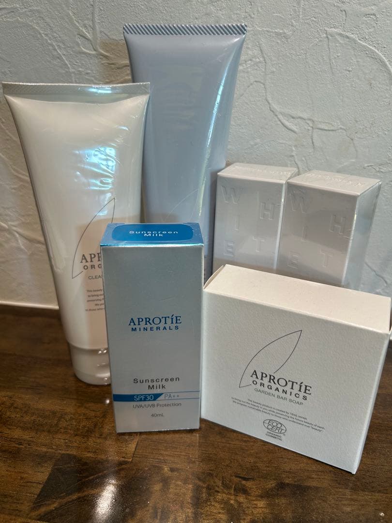 【新品未使用】アプロティー スキンケア6点セット ホワイトネイジュ2個入り