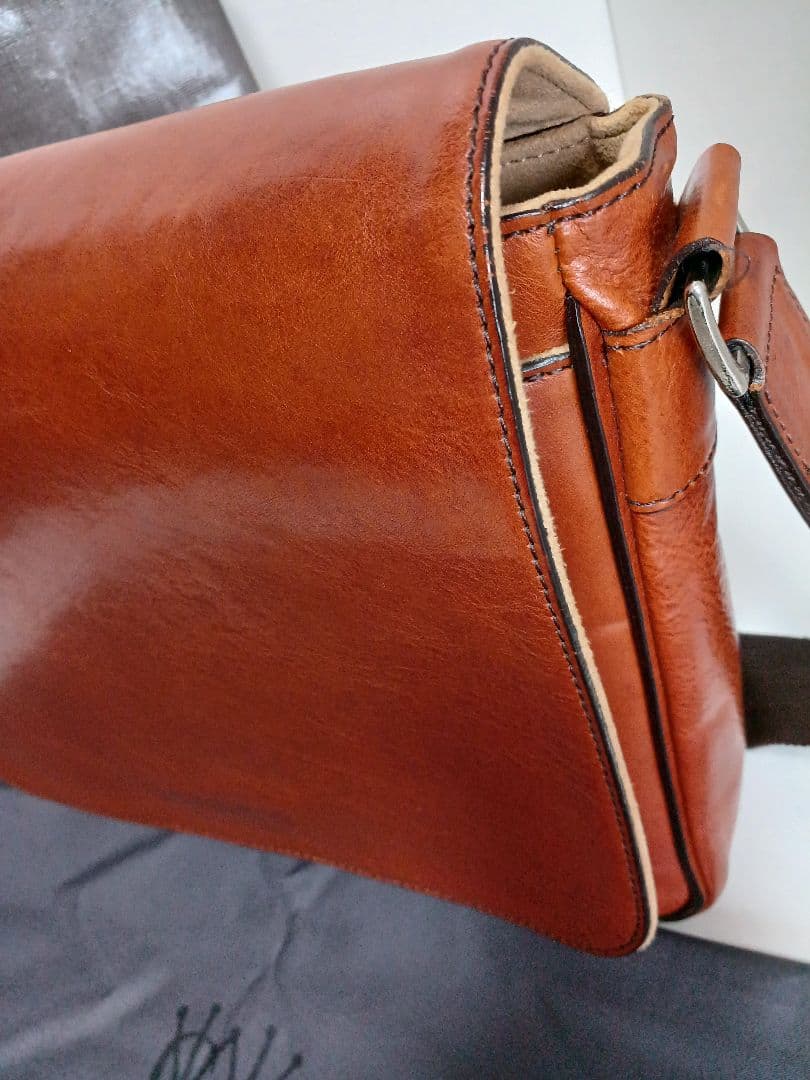 美品 ココマイスターマットーネマルチショルダーバッグ　ブラウン