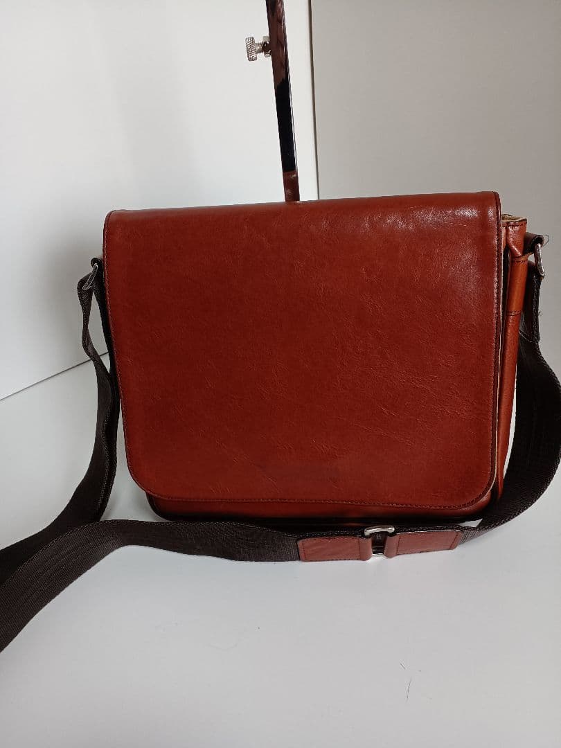 美品 ココマイスターマットーネマルチショルダーバッグ　ブラウン