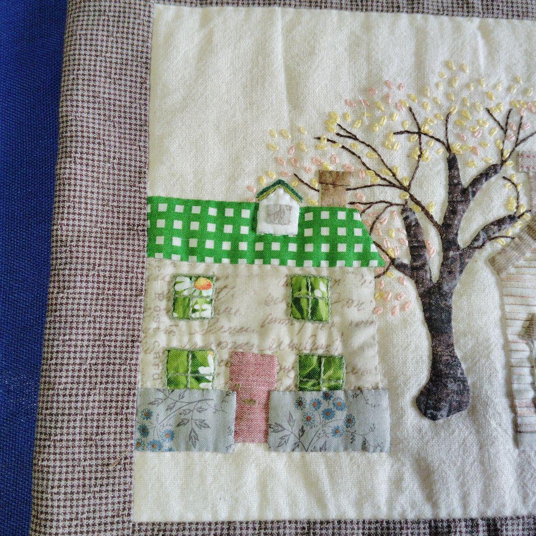 ハウスのパッチワークタペストリー 【70】❛色づく街❜