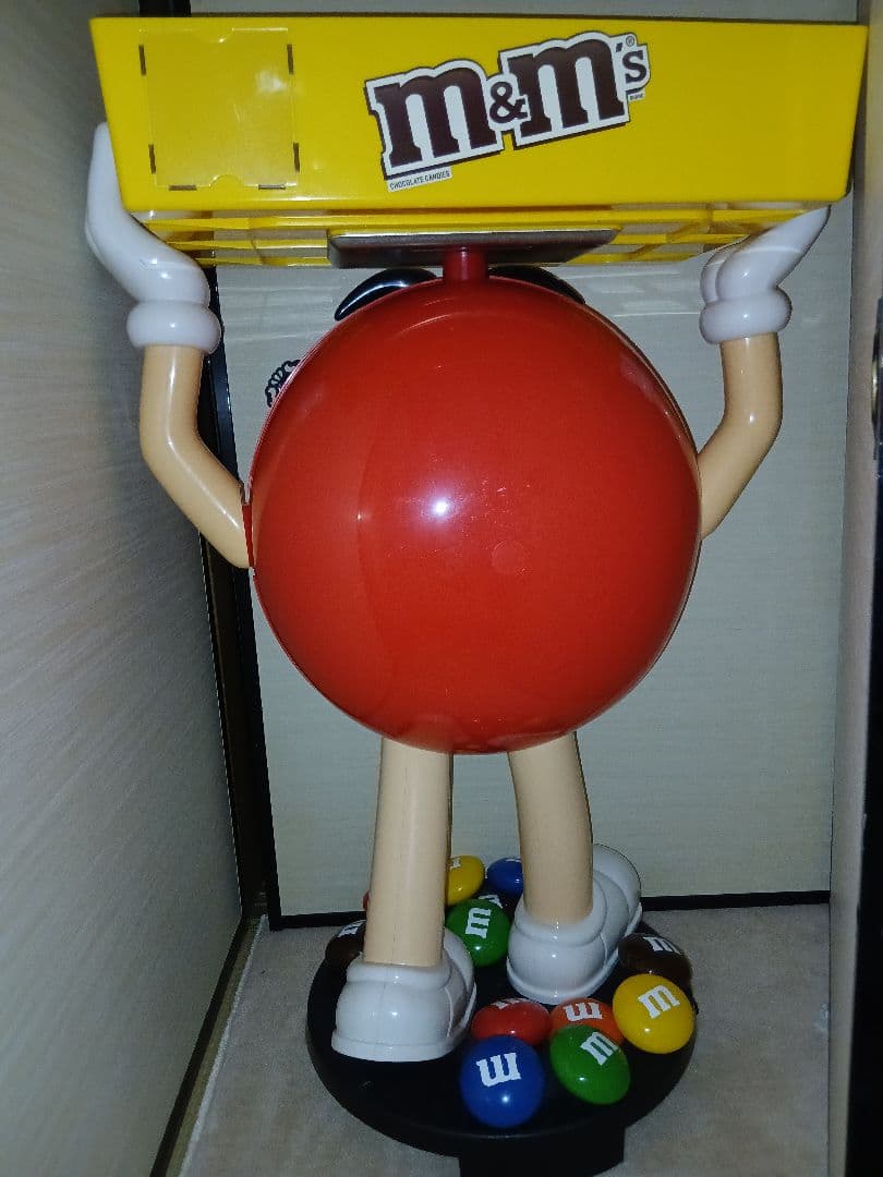 m&m's　エムアンドエムズ　レッド　特大ディスプレイ