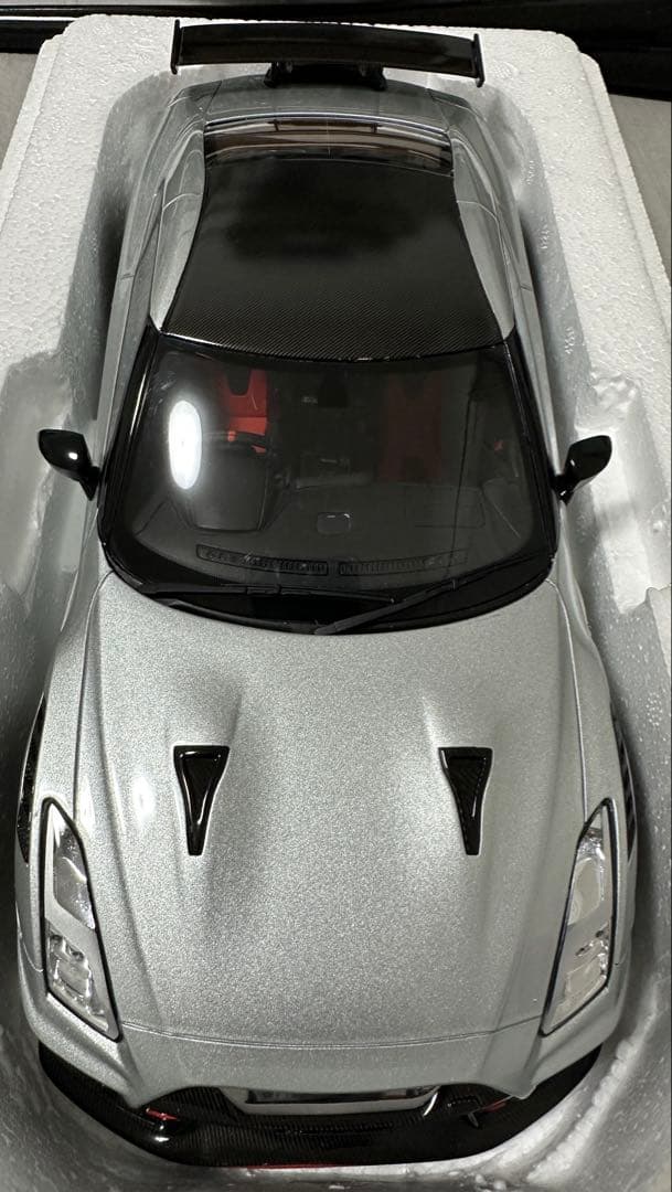 京商samuraiNissan GT-R Nismo 1/18 ミニカーシルバー