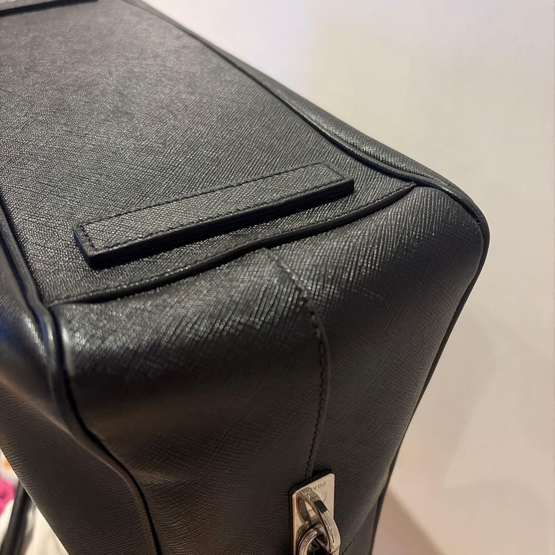 PRADA ブラック ビジネスバッグ