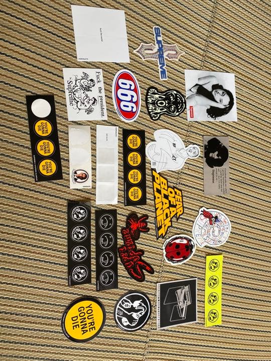 supremeステッカー