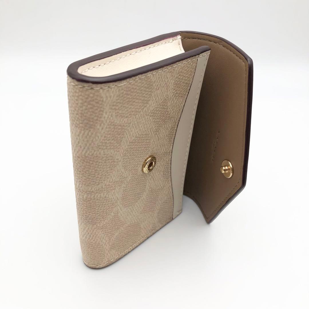 COACH 大人気！！ フラップ カードケース シグネチャー チョーク 新品