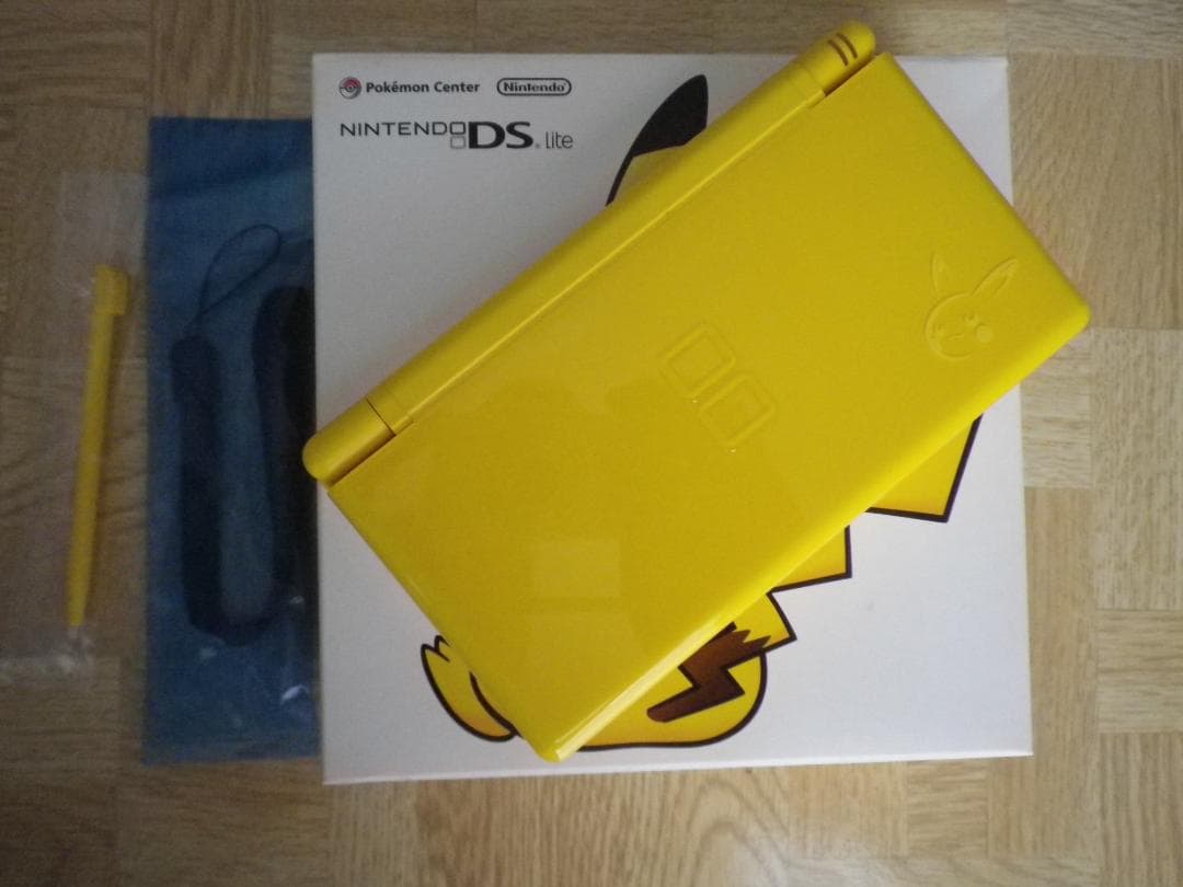 Nintendo DS Lite ピカチュウ 中古品