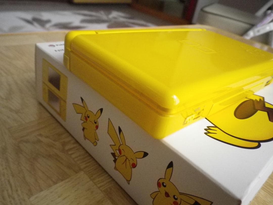 Nintendo DS Lite ピカチュウ 中古品