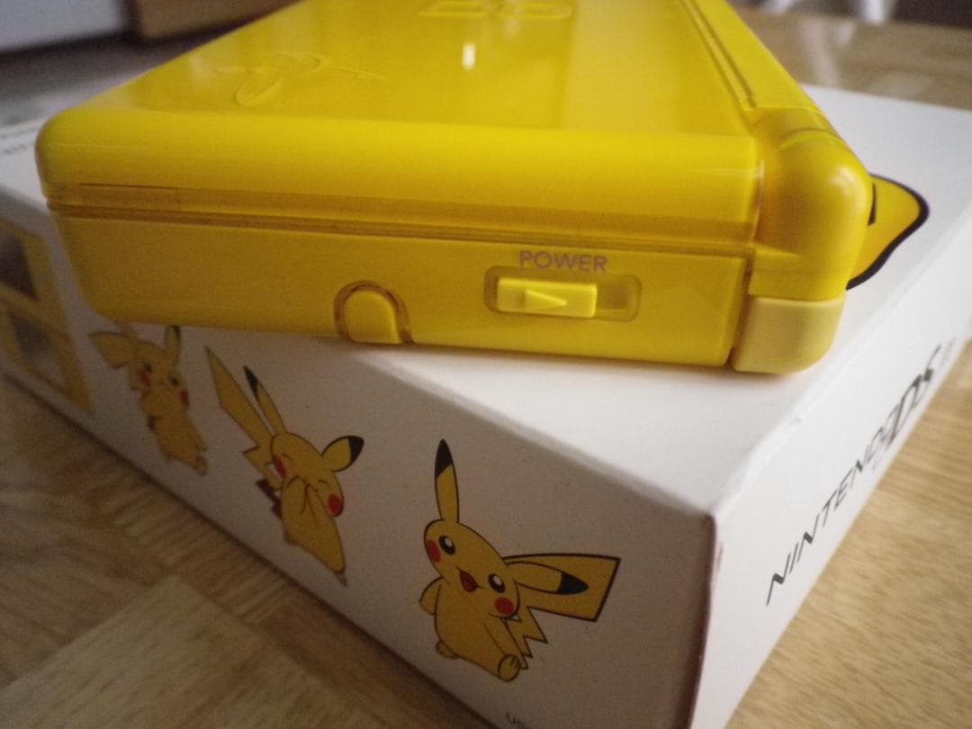 Nintendo DS Lite ピカチュウ 中古品
