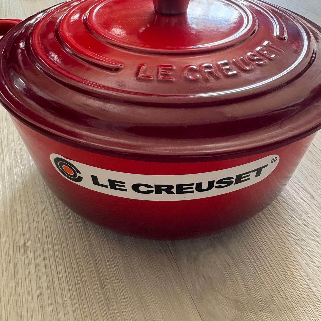【未使用品】ル・クルーゼ　20cm 両手鍋 チェリーレッド