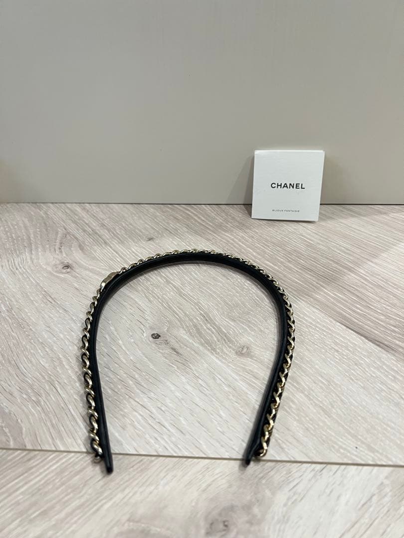 CHANEL チェーンデザイン カチューシャ