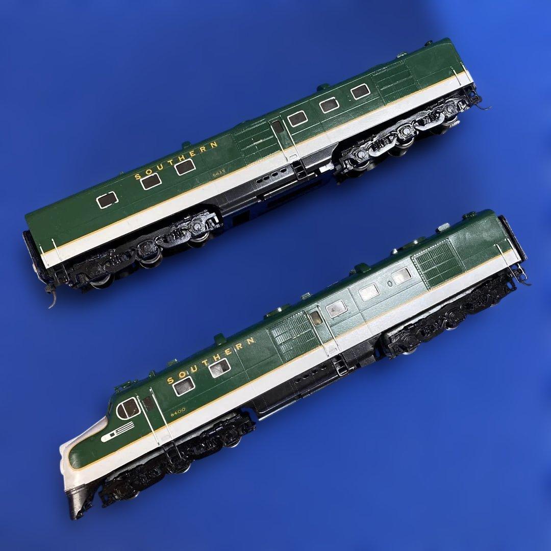 アメリカ型金属製HOゲージ機関車 2両セット