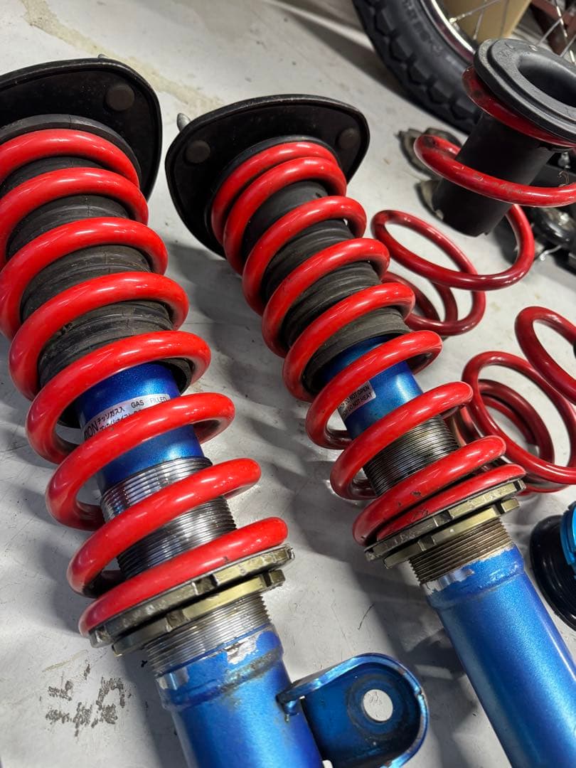 RK5ステップワゴン外し　KYB車高調　サスペンションキット