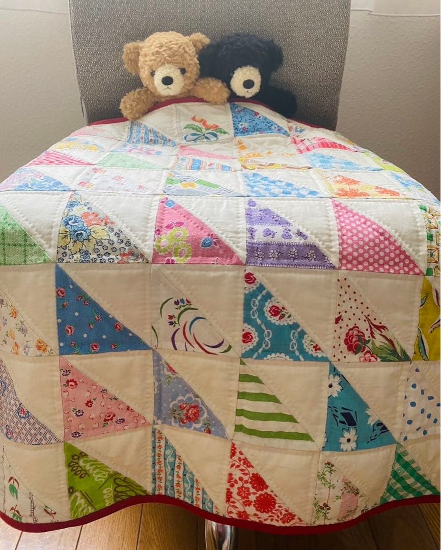 パッチワークキルト　フィードサックの三角のキルト