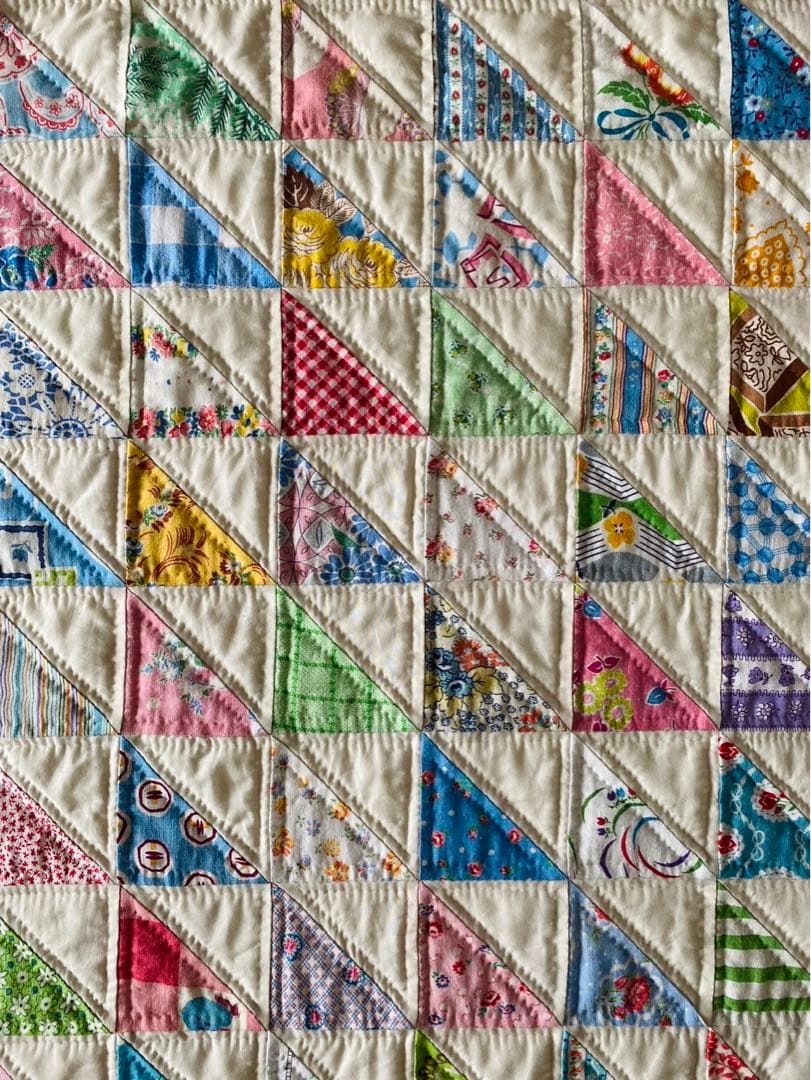 パッチワークキルト　フィードサックの三角のキルト