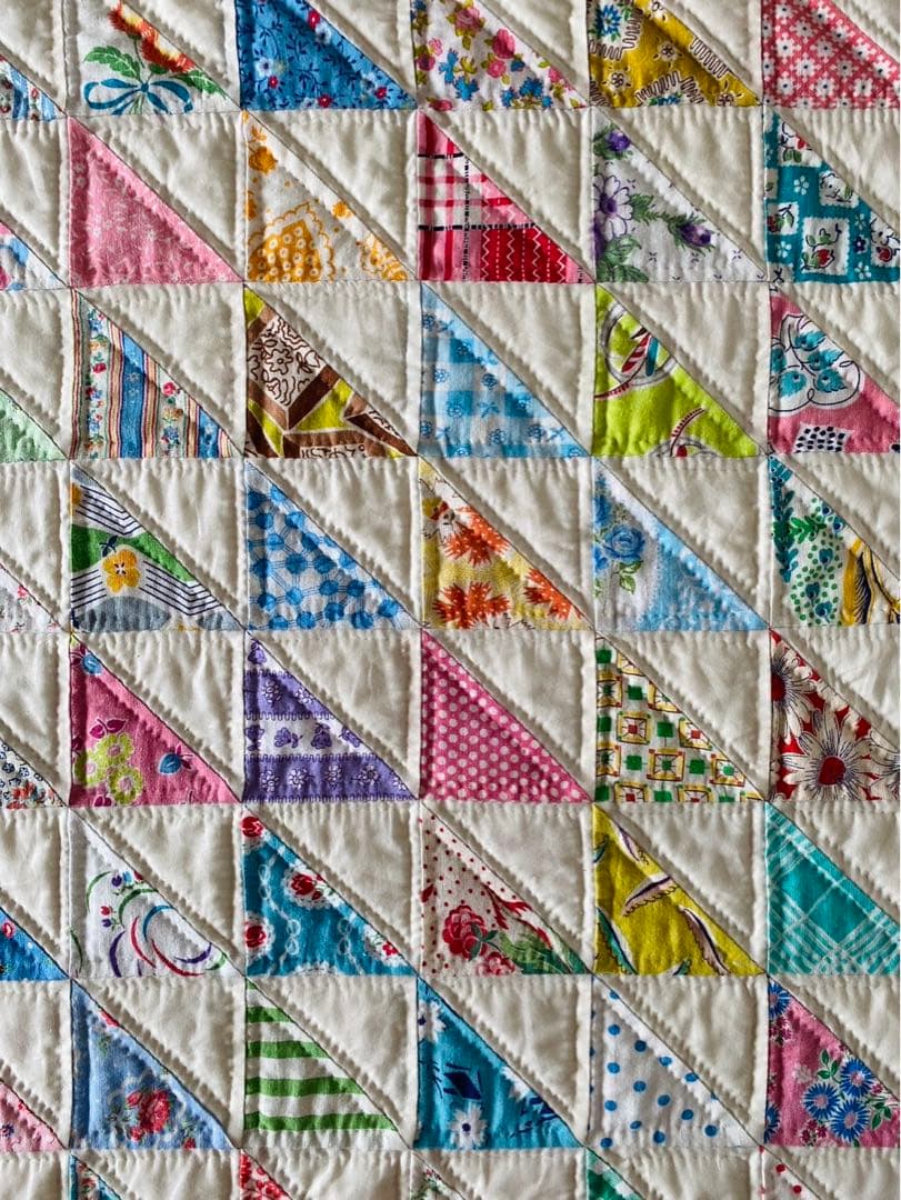 パッチワークキルト　フィードサックの三角のキルト