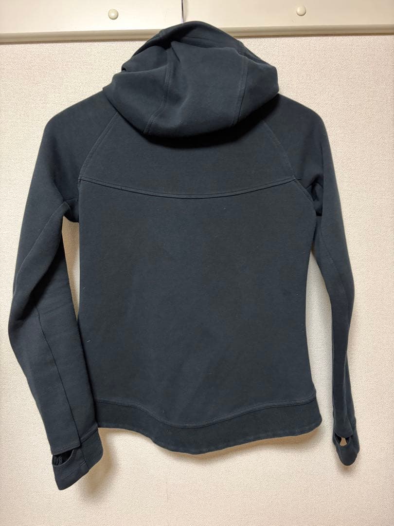 Nike フード付きブラックパーカー Sサイズ
