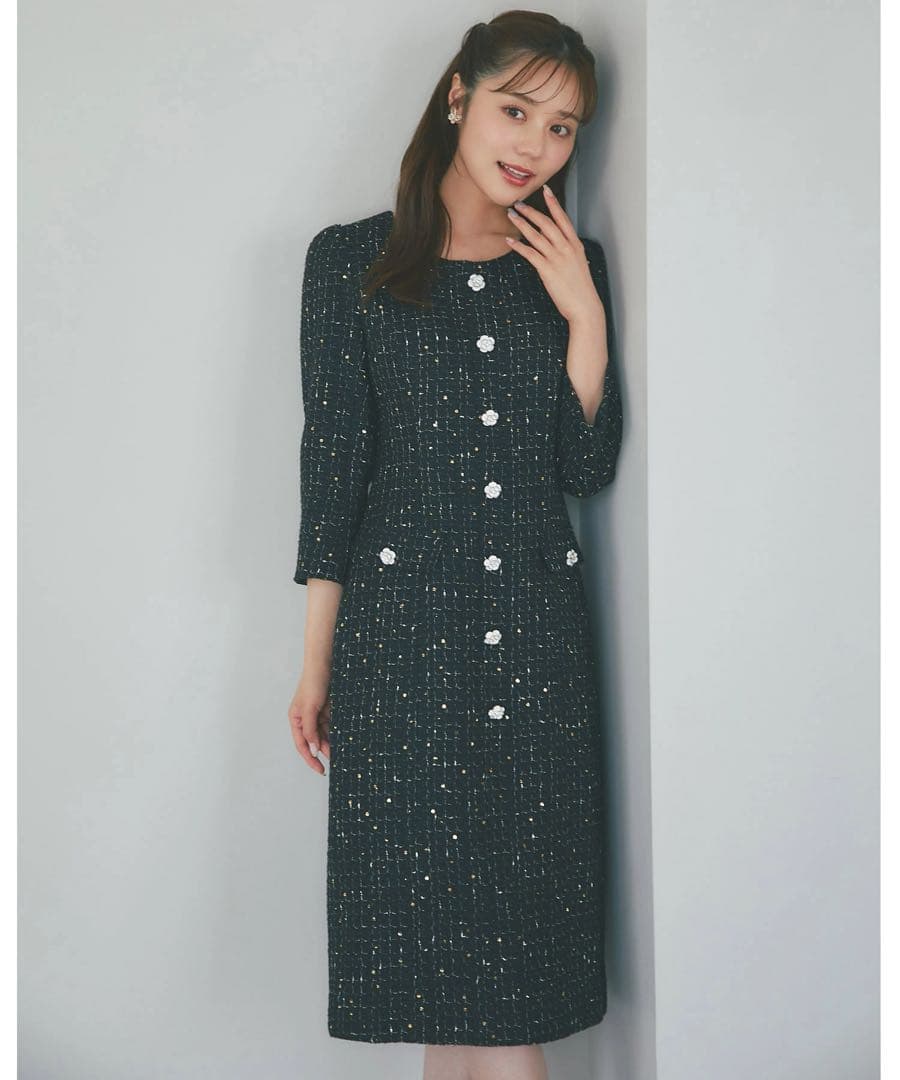 【新品　タグ付き】トッコ　フラワー飾り釦付きスパンコールツイードタイトワンピース