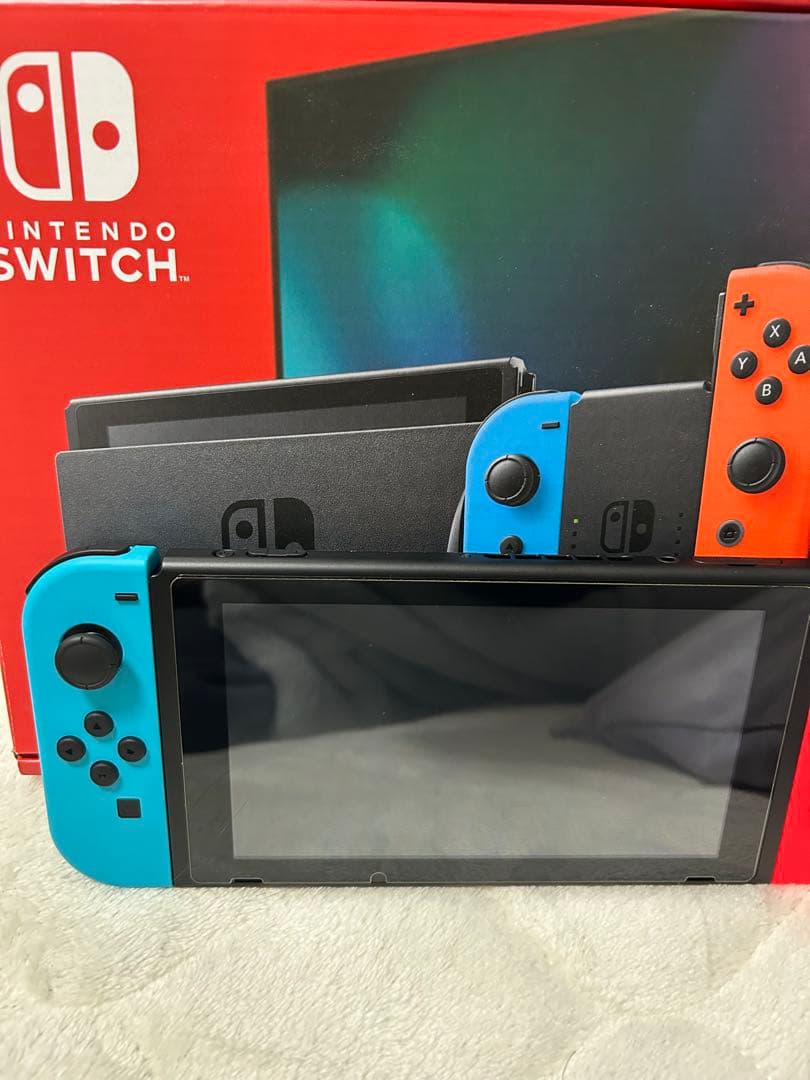 Nintendo Switch 本体　Joy-Conブルー・レッド　エイジ様