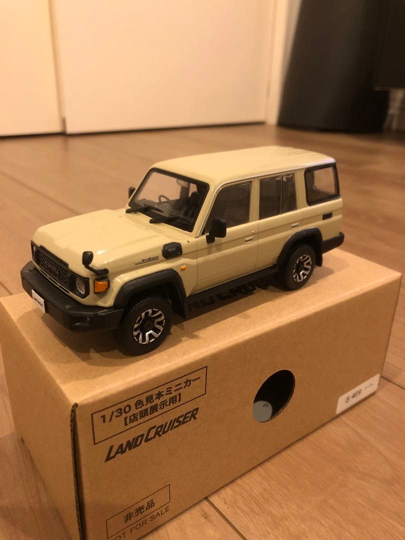 ランドクルーザー70 1/30ミニカー ベージュ