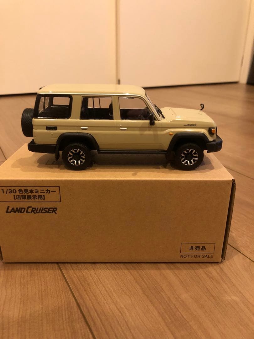 ランドクルーザー70 1/30ミニカー ベージュ