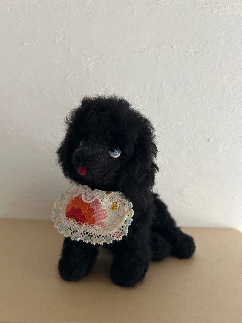黒い犬 プードル　作家　ぬいぐるみ