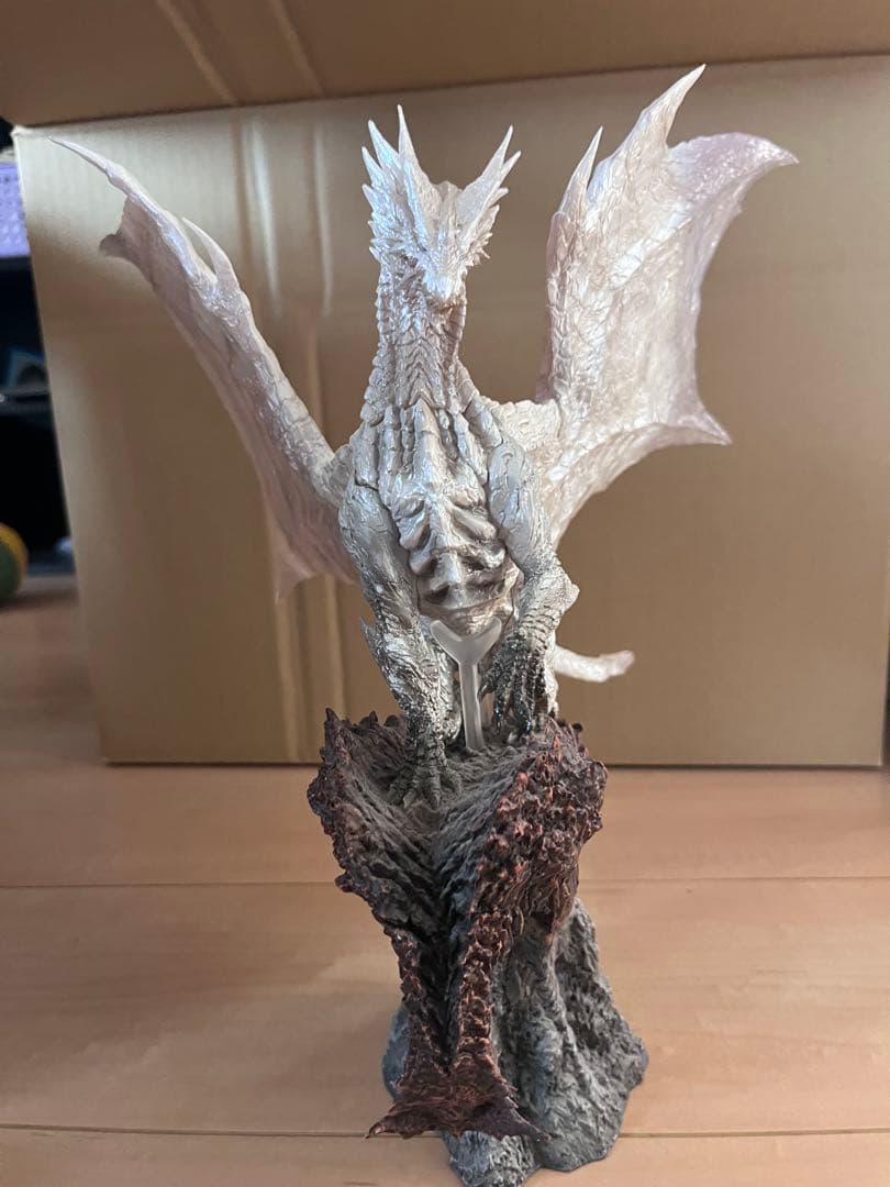 <絶版>カプコンフィギュアビルダークリエイターズモデル クシャルダオラ　脱皮