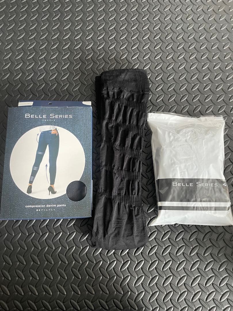 ベルシリーズ　着圧デニムパンツ　スキニーハイウエスト　着圧ソックス　新品