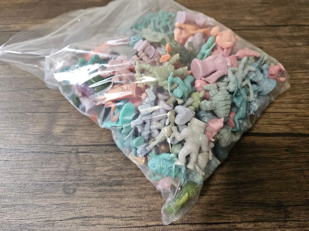 ネクロスの要塞フィギュアセット213体＋魔法チップ1枚　消しゴム大量まとめ