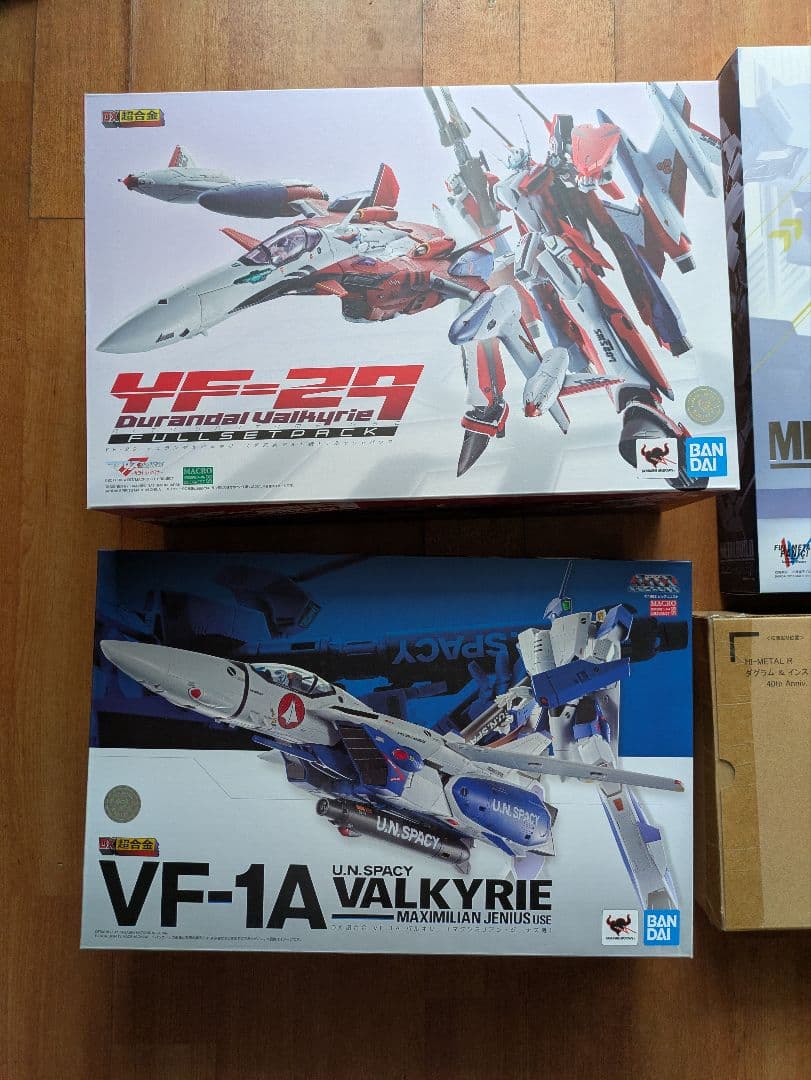 新品　リアルロボット　メタルフィギュア