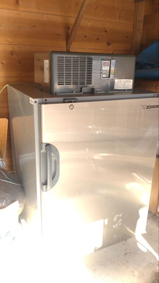 玄米・野菜保冷庫　玄米30キロ10袋保管可能　RZ-DH10KRH