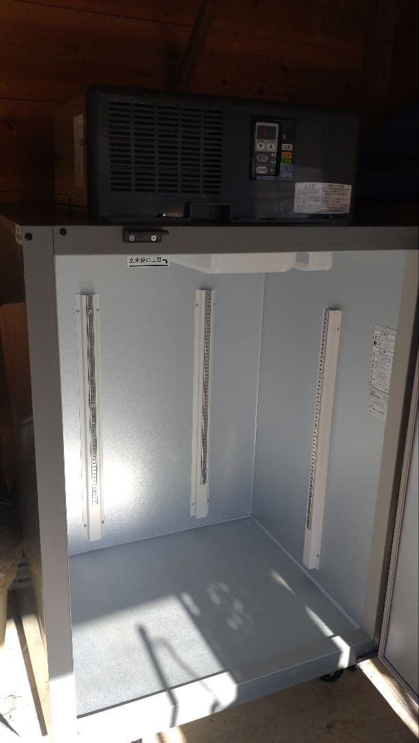 玄米・野菜保冷庫　玄米30キロ10袋保管可能　RZ-DH10KRH