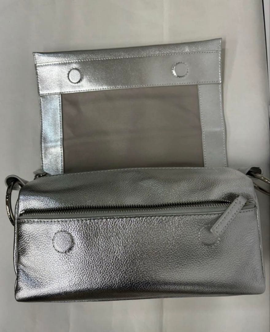 ビアズリー BEARDSLEY ボディバッグ レザー シルバー