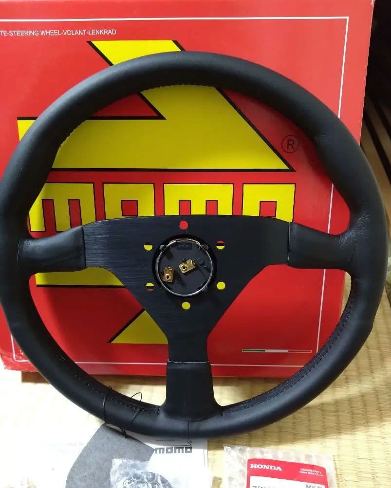 忍さん専用　MOMO ステアリング ホンダホーンボタン付　タイプR