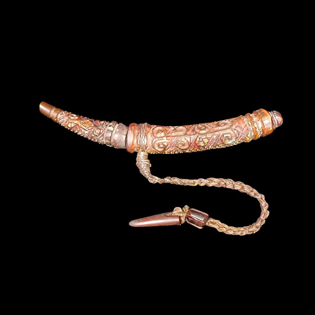 北海道アイヌ　メノコ　マキリ彫刻装飾の鹿骨製ナイフ