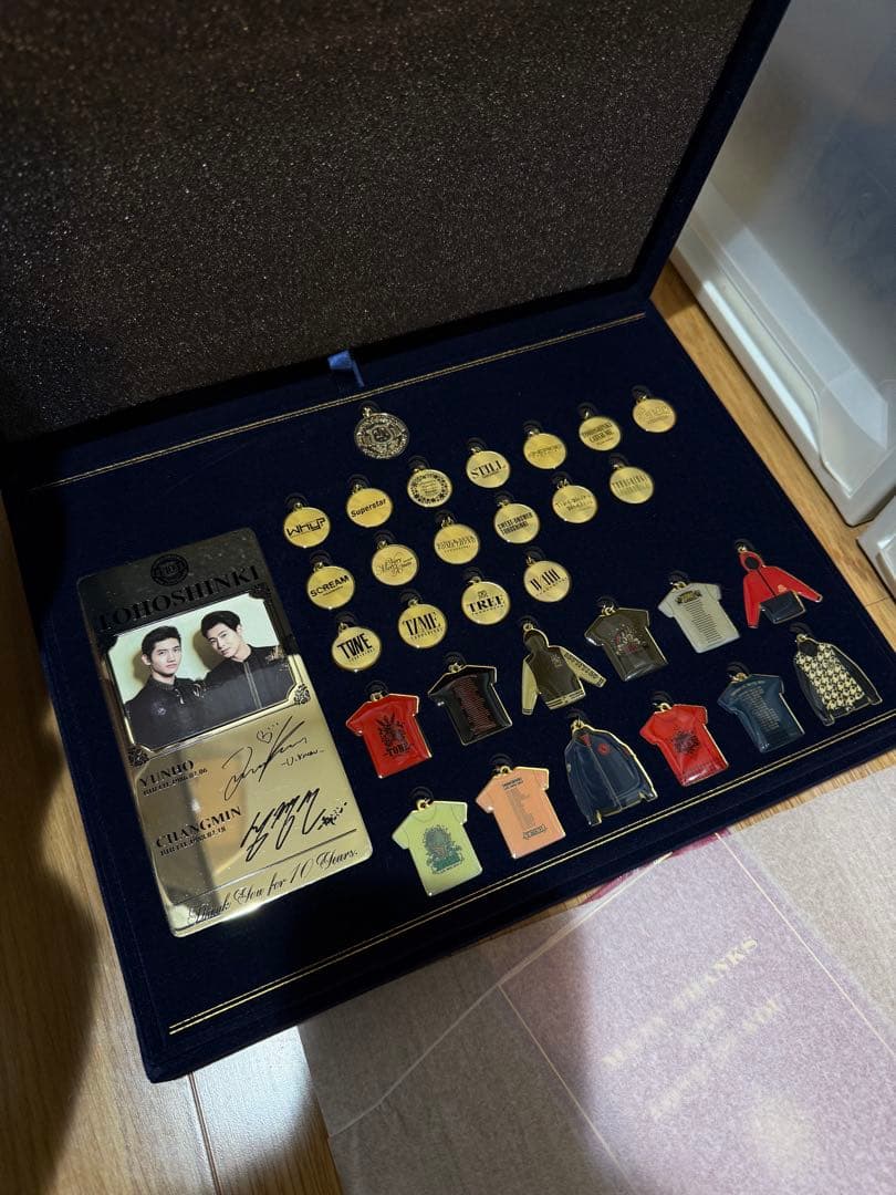 東方神起　10周年記念ボックスと4月2日東京限定チャーム