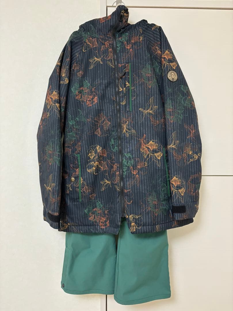 花柄防水スノーボードウェア（女性用）