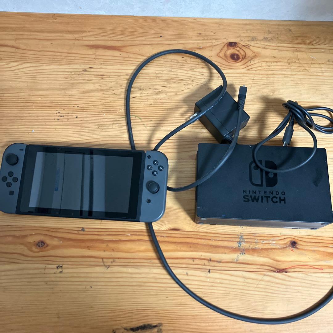 Nintendo Switch 本体　と充電機