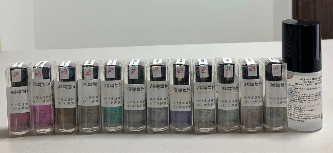 中古。上羽絵惣胡粉ネイル11本、トッププコート1本、除光液1本セット♪