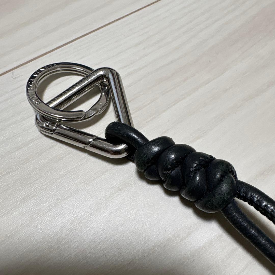 【本日限定大特価】BOTTEGA VENETA トライアングル キーリング ネロ