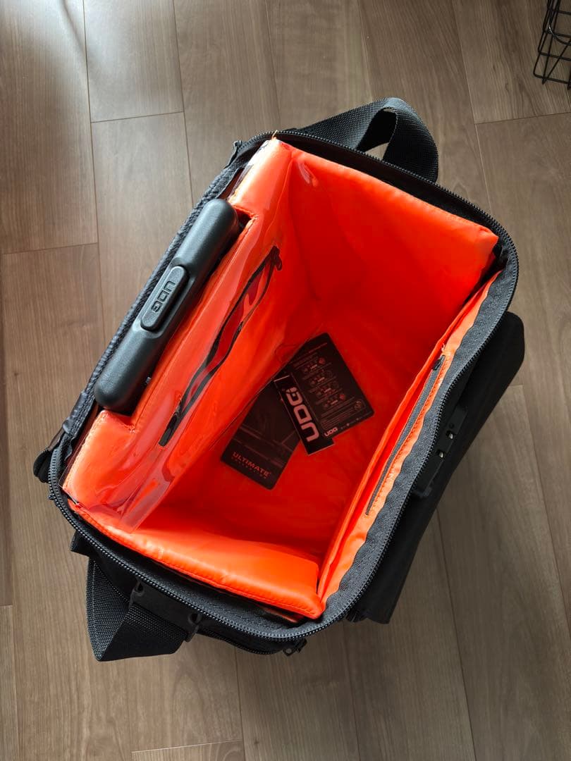 UDGレコードバッグ　UltimateSlingBagTrolleyDeLuxe