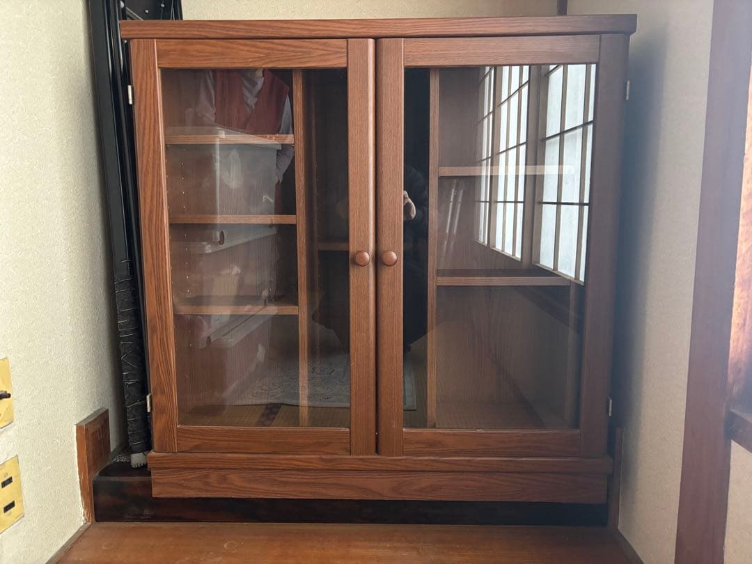 【送料込み】本棚　ガラス扉付き　内部スライド棚　棚高さ可変式