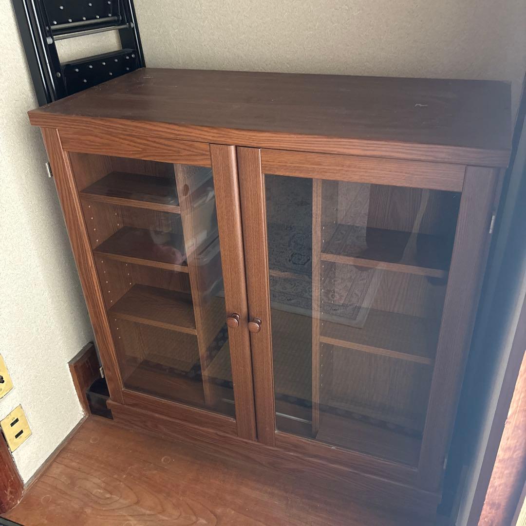 【送料込み】本棚　ガラス扉付き　内部スライド棚　棚高さ可変式