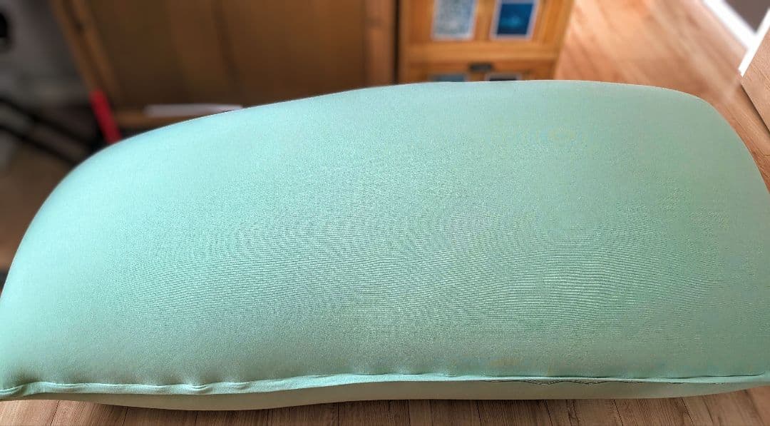 【福岡空港近辺引渡し】Yogibo Max（ピスタチオ色）保証書付　小さなシミ有