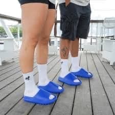 29.5 極美品【 adidas 】Yeezy Slide \"Azure\"