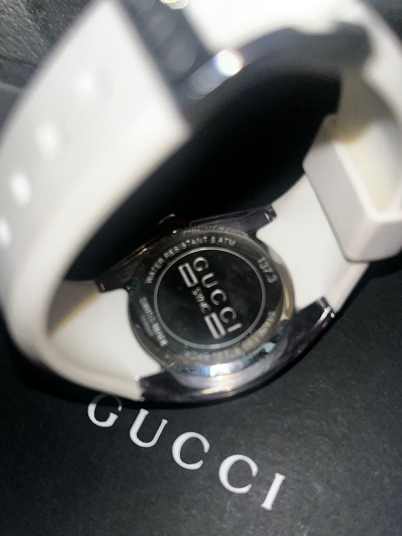 GUCCI ホワイトシリコンバンド 時計