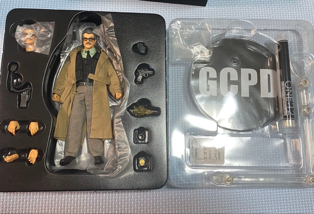 mezco バットマン ジムゴードン