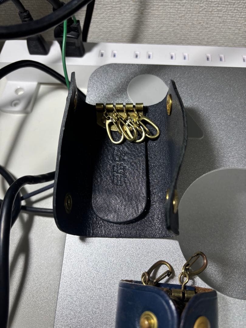 イルビゾンテ　IL BISONTE レザーキーケース ネイビー ブラック